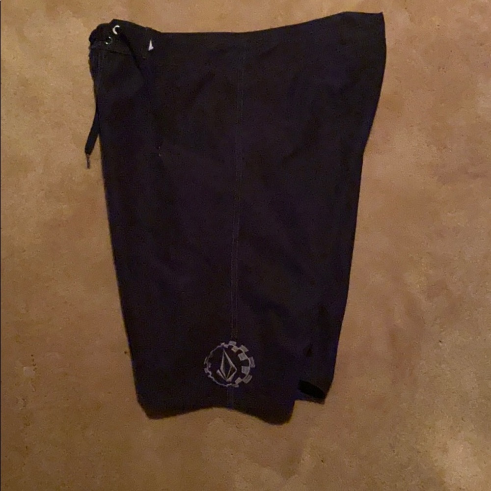 Volcom Board Shorts - Picture 7 of 8